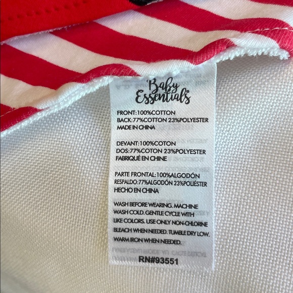 AD SUTTON Festive Red and Green Baby Set 2 pairs socks & 2 bibs - Picture 6 of 9